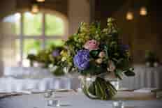 Summer floral table arrangements for a perfect Cotswold wedding